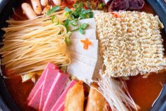 재료를 골라 끓이며 완성하는 과정까지 즐거운 즉석떡볶이 맛집 5곳