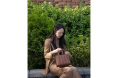 신혜선, 가방 하나 들었을 뿐인데 화보 그 자체… 따라 하고 싶은 워너비 오피스룩