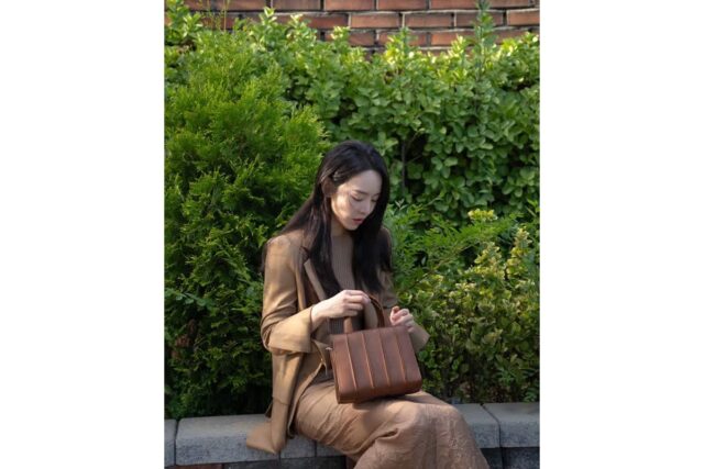 신혜선, 가방 하나 들었을 뿐인데 화보 그 자체… 따라 하고 싶은 워너비 오피스룩