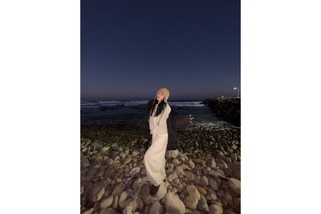 노윤서, 밤바다 집어삼킨 미친 분위기… 귀도리 쓰고 뽐낸 인형 비주얼 겨울룩