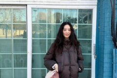 려원, 브라운 푸퍼 자켓에 화이트 팬츠 매치… 클래식함의 정석 보여준 겨울 데일리