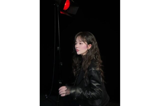 정지소, 넥타이까지 완벽 소화… 남심 저격하는 시크한 ‘매니시룩’