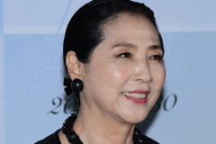 ‘국민 엄마’ 고두심, 54년 만에 본업 떠나… ‘새출발’