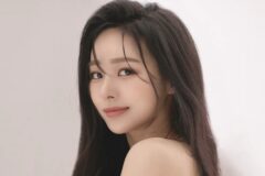 날씨도 추운데… 한겨울에 노출의상 입은 이유