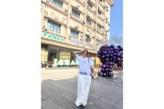 유인영, 판다보다 귀여운 미소… 흰 티에 청바지만 입어도 빛나는 ‘갓벽’ 비주얼