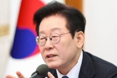 “30cm 흉기에 피습”… 李, ‘1호 테러’ 피해자 됐다