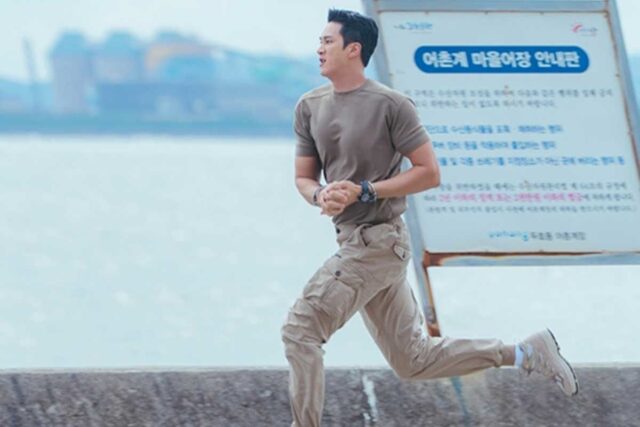 안보현, 수갑 찬 채 질주… 사진 급속 확산