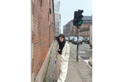 이게 바로 워터밤 여신의 반전? 권은비, 샤넬 머플러 두르고 뽐낸 고혹적 아우라