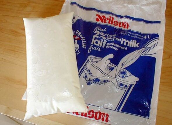 캐나다의 비닐봉지 우유(bagged milk)