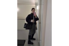 차정원, 거울 셀카 한 장으로 증명한 ‘사복 여신’의 위엄… 시크한 블랙 푸퍼룩