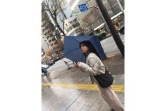 이게 바로 정소민표 겨룩? 솜사탕 같은 핑크 워머로 뽐낸 극강의 사랑스러움