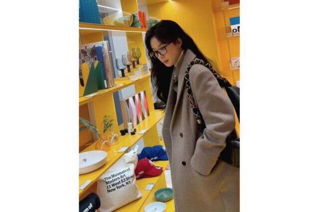 청담언니들이 줄 서서 쓸어 담는다는 이청아 생로랑가방