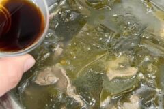 미역국에 “이 음식” 1스푼 넣으세요, 똑같이 끓여도 5배 맛있어 집니다.
