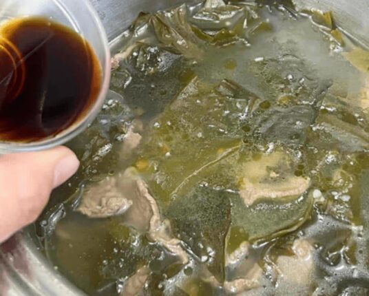 미역국에 “이 음식” 1스푼 넣으세요, 똑같이 끓여도 5배 맛있어 집니다.