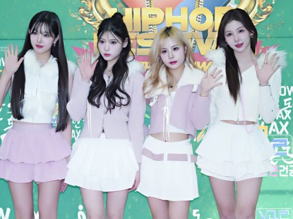 [NF포토] 에스투잇(S2IT), ‘제 13회 한류힙합문화대상시상’ 포토월서 몽환적 러블리룩 완성
