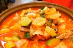 진한 국물과 고기의 조합으로 든든함을 채워주는 돼지찌개 맛집 5곳