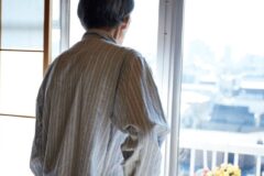 전부 떠납니다 “노년에 친구 없이 고립되는 사람들 특징” 2위 훈계 1위 이것.
