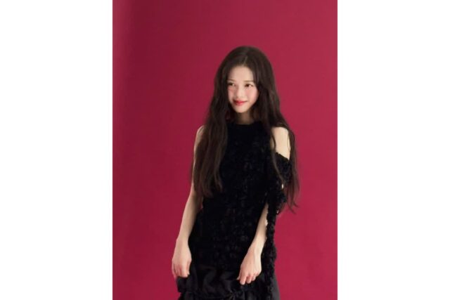 “다이어트 자극 끝판왕” 노정의, 한 줌 허리 드러낸 가녀린 오프숄더룩