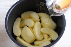 냉장고 남는 사과를 “밥솥”에 넣어보세요, 주부 9단이 공개한 꿀팁 입니다.