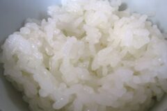 “밥 지을 때 ‘이것’ 한 방울만 넣으세요” 혈당 폭발 막고 착한 전분으로 바꾸는 조리법