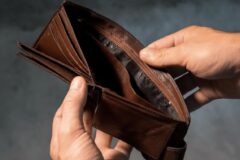 진짜 부자들이 말한 “인생 살면서 돈을 아끼면 안되는 순간” 1위는 이것.