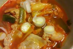 김치찌개 끓일 때 “이 채소” 넣으세요, 국밥집 사장님도 놀란 맛입니다.