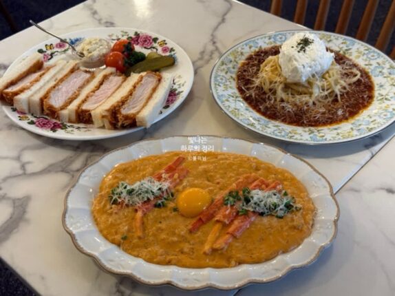 압구정 파스타 맛집 을지다락 책장 뒤에 숨겨진 로맨틱 데이트코스