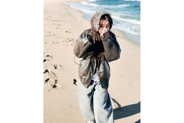 김종국과 긴 열애설 끝낸 윤은혜, 모래사장 위 ‘사랑해’ 의미심장
