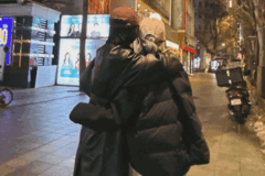 ‘이혼’ 송혜교, 한밤중 데이트 현장 포착…
