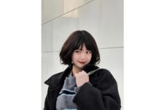“이게 바로 인간 샤넬” 이유비, 명품 백팩 메고 뽐낸 럭셔리 올 블랙 룩