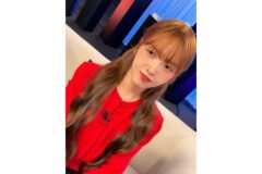 “심장 멎게 하는 강렬한 레드” 방민아, 시선 싹쓸이한 역대급 고혹적 가디건룩