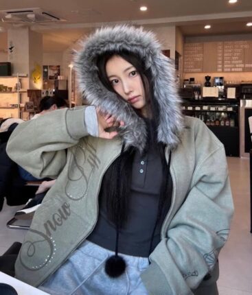 얼굴 작다고 난리남..! 강혜원 후드집업 하나로 연예인 포스 작렬!
