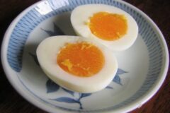 달걀 드실 때 ‘이것’ 하나만 같이 드셔보세요. 단백질 흡수율 높이고 치매까지 막아줍니다