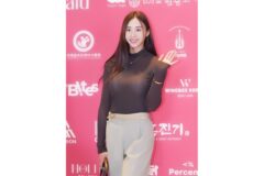 [NF포토] 1회 VIP 인플루언서 파티, 피트니스 선수 이예슬의 당당한 포즈와 세련된 의상 돋보여