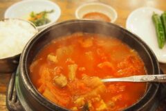 “50대 이후 찌개 끓일 때 ‘이것’ 한 스푼만 넣으세요” 혈관 수명 20년 연장해줍니다