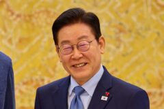 韓, 경사 났다… 기립박수 터져