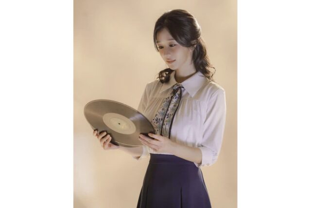 “시간이 멈춘 듯한 미모” 서예지, 빈티지 룩으로 완성한 역대급 고혹미 클래식룩