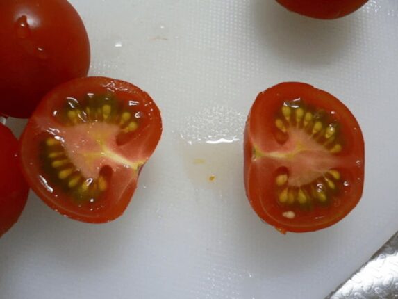 토마토 먹을 때 “이 음식”을 올려보세요, 이 조합은 셰프들도 몰랐습니다.