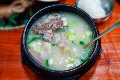 뽀얀 국물과 담백한 고기 맛으로 기본의 깊이를 보여주는 설렁탕 맛집 5곳