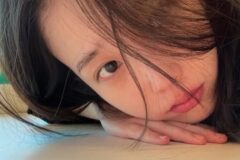 [포토&] 아이유, 화장 지우니 10대 미모… “데뷔 초와 똑같아”