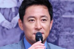 “90일만에 프로포즈”.. 15세연하 아내와 미국근황 전한 꽃중년 스타