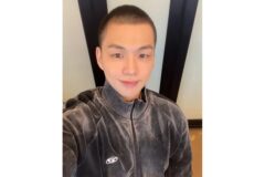 [포토&] 강다니엘, 오늘 현역 입대…모자 벗고 공개한 ‘삭발’ 씩씩한 미소