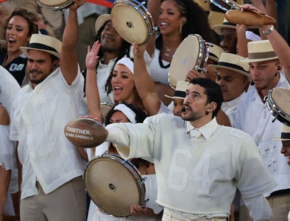【Super Bowl LX】 “가솔리나(Gasolina)가 울려 퍼졌다”… 배드 버니, 레게톤의 왕에게 바친 헌사