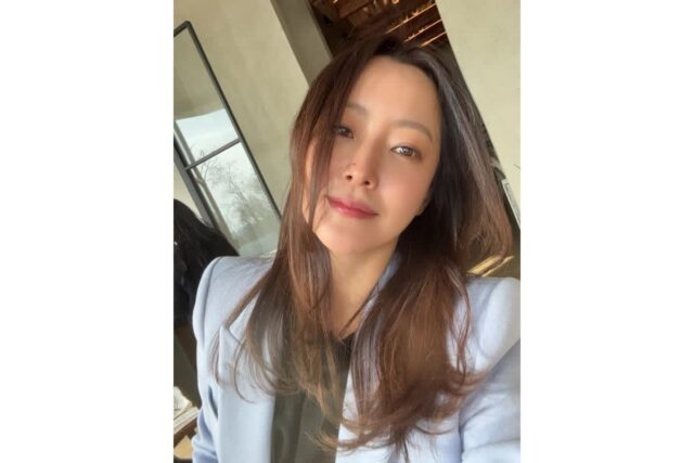[포토&] 김희선, 49세 안 믿기는 초근접 비주얼… “역시 세기의 미녀”