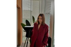 레드 여신 강림 이하늬, 코트 하나로 압도한 고품격 카리스마 코트