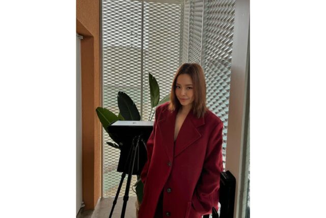 레드 여신 강림 이하늬, 코트 하나로 압도한 고품격 카리스마 코트