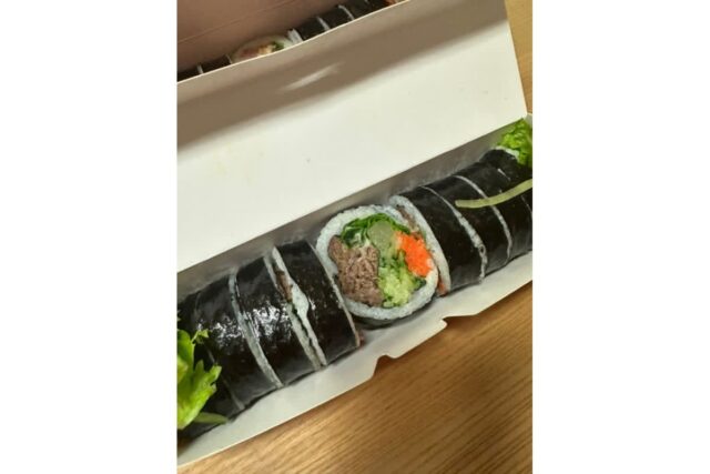 정갈하고 기계로 썬 김밥 안 좋아하는 달글
