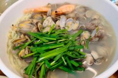 진한 국물과 쫄깃한 면발로 한 그릇의 완성도를 보여주는 칼국수 맛집 5곳