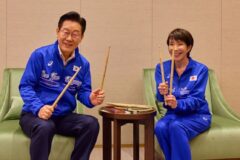 李, ‘드럼 외교’ 통했다… 지지층 환호