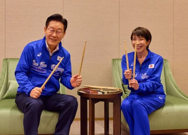 李, ‘드럼 외교’ 통했다… 지지층 환호